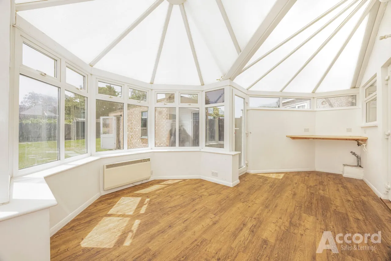 Pettits Lane North, Romford, RM1, photo 11