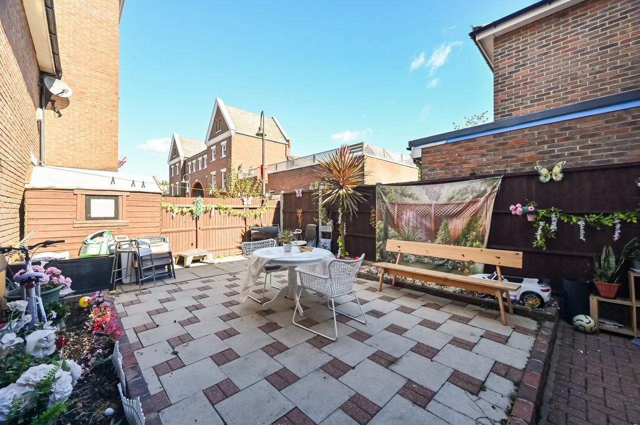 London, E14, photo 3