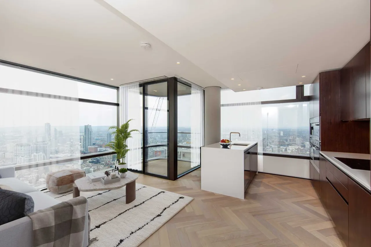 3 bed property for sale, London, EC2A
