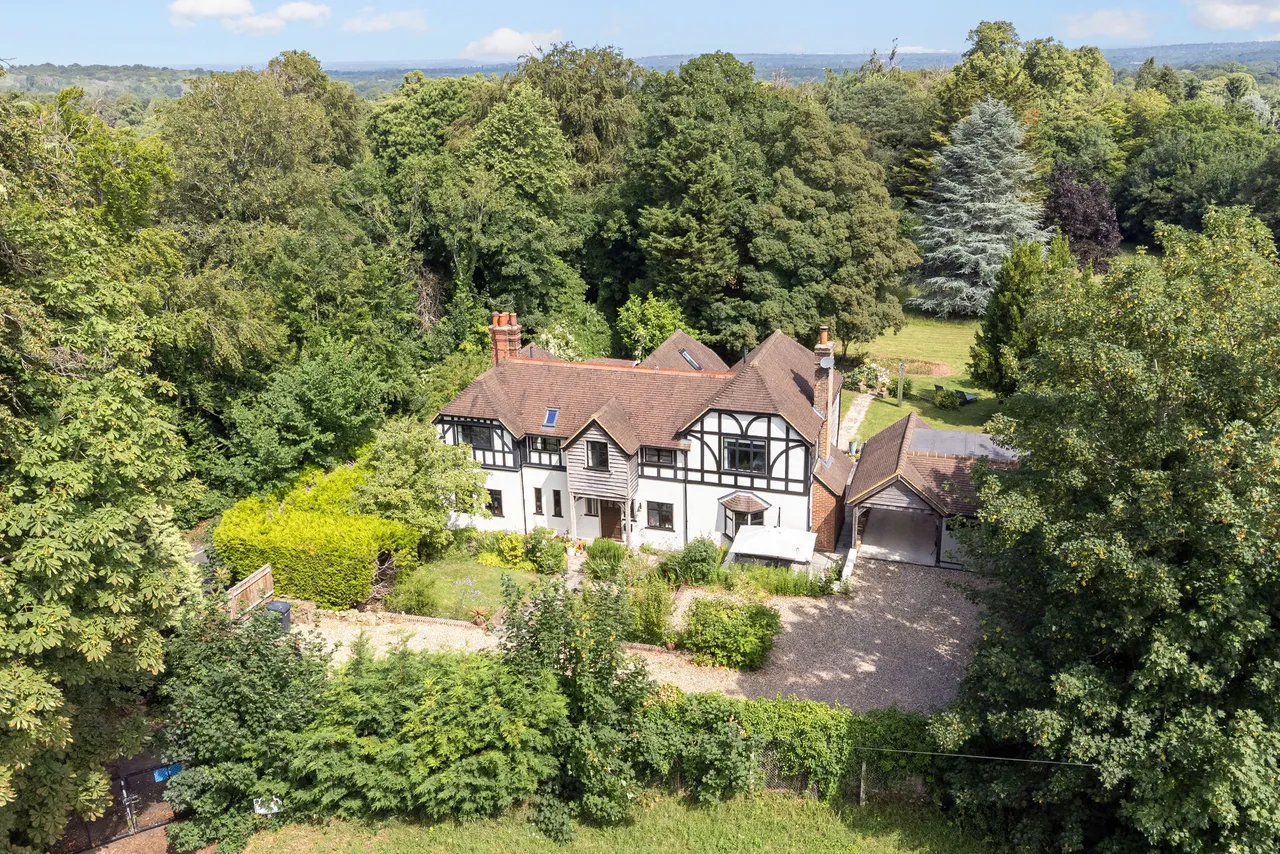 6 bed house for sale — Beech Avenue, Effingham, KT24