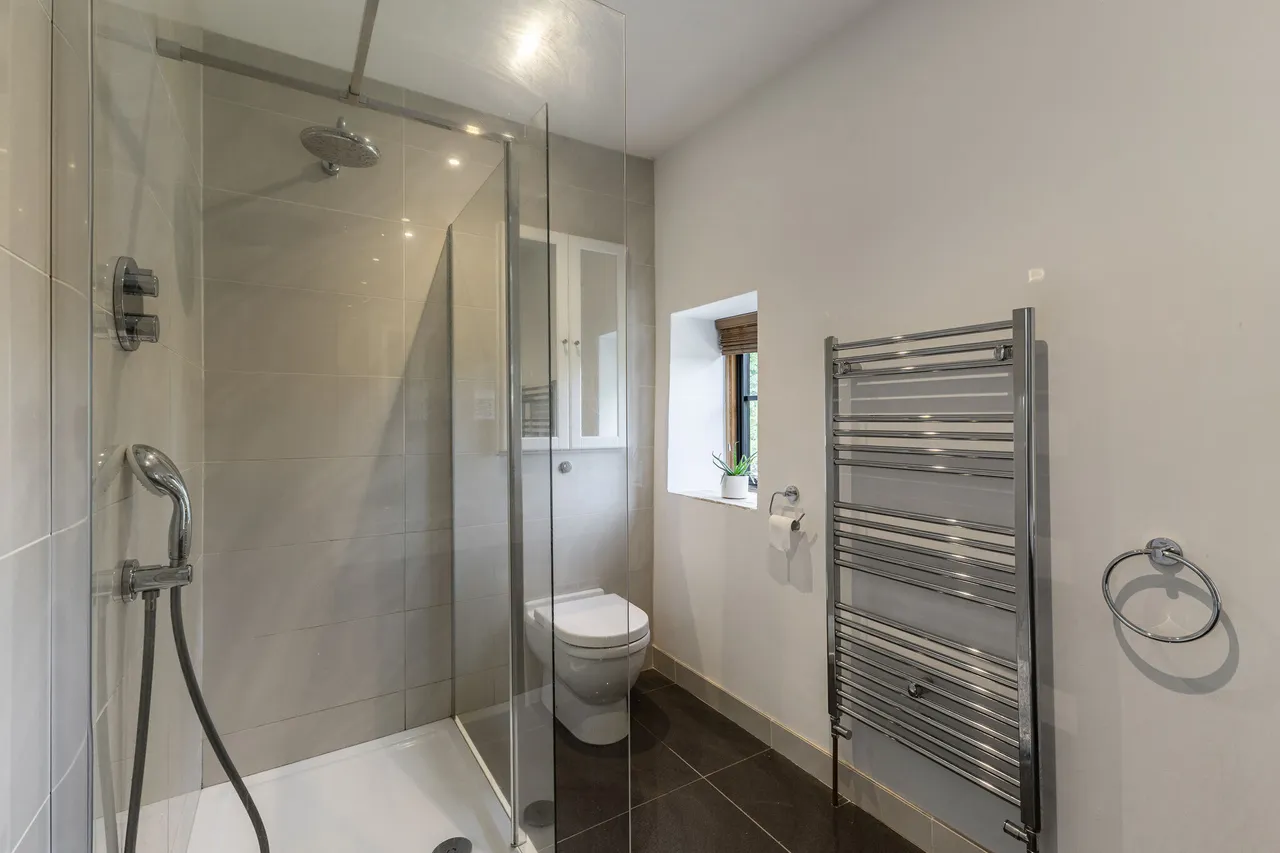 Beech Avenue, Effingham, KT24, photo 11