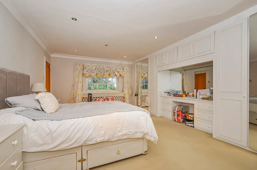 Swakeleys Road, Ickenham, UB10, photo 24