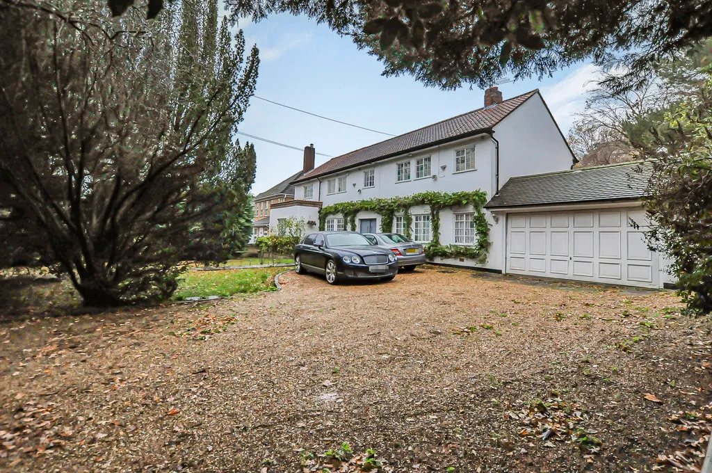 5 bed house for sale — Swakeleys Road, Ickenham, UB10