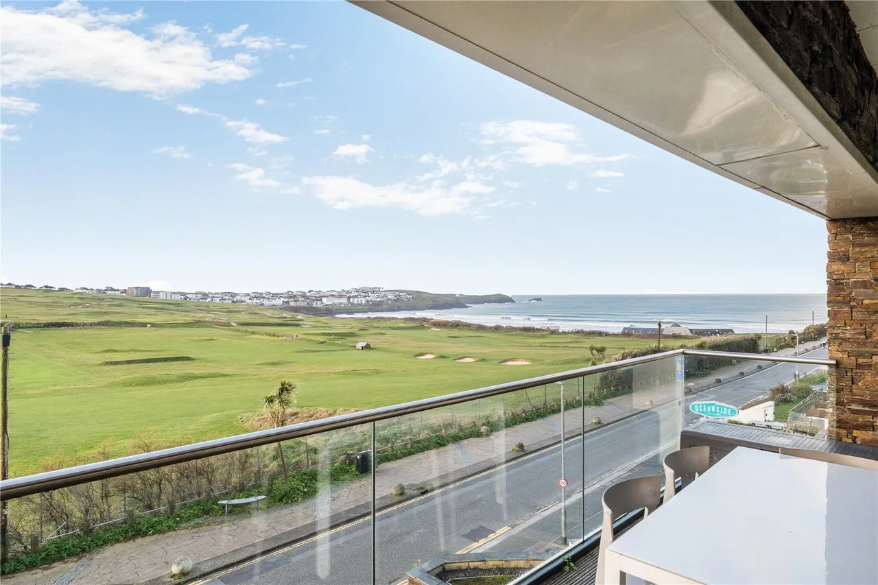 3 bed flat for sale, Headland Road, Newquay, TR7
