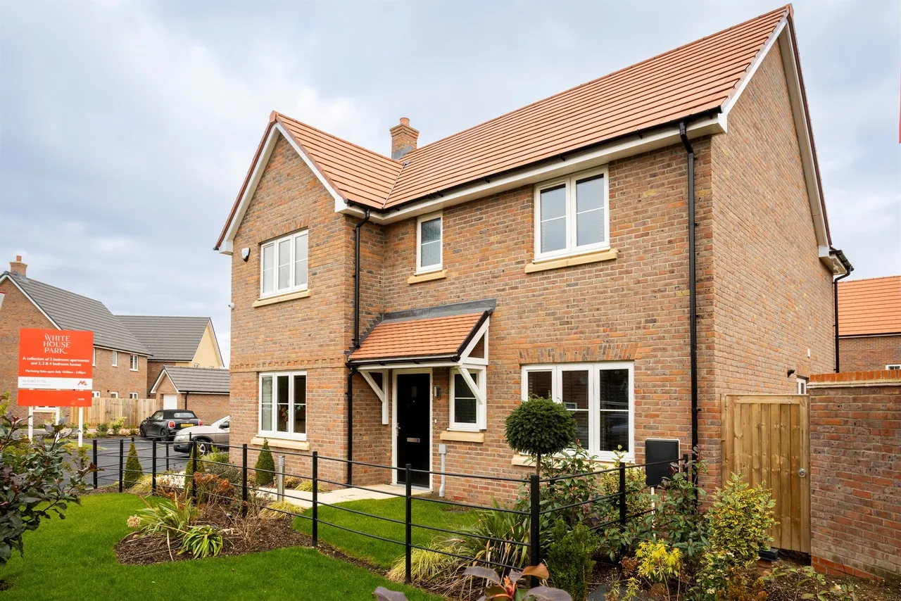 4 bed house for sale — Buckenham Road, Attleborough