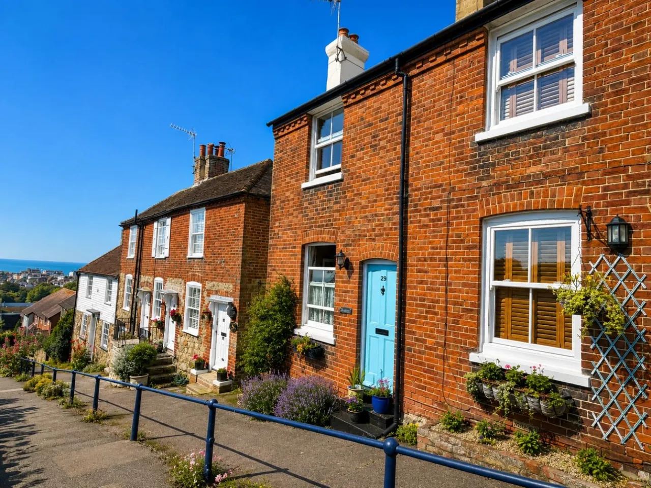 2 bed house for sale — Church Hill, Hythe