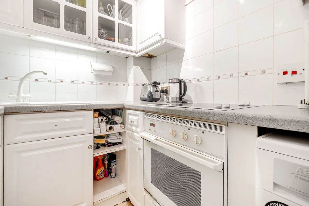 Flat 3, 30 Roland Gardens, London, photo 9