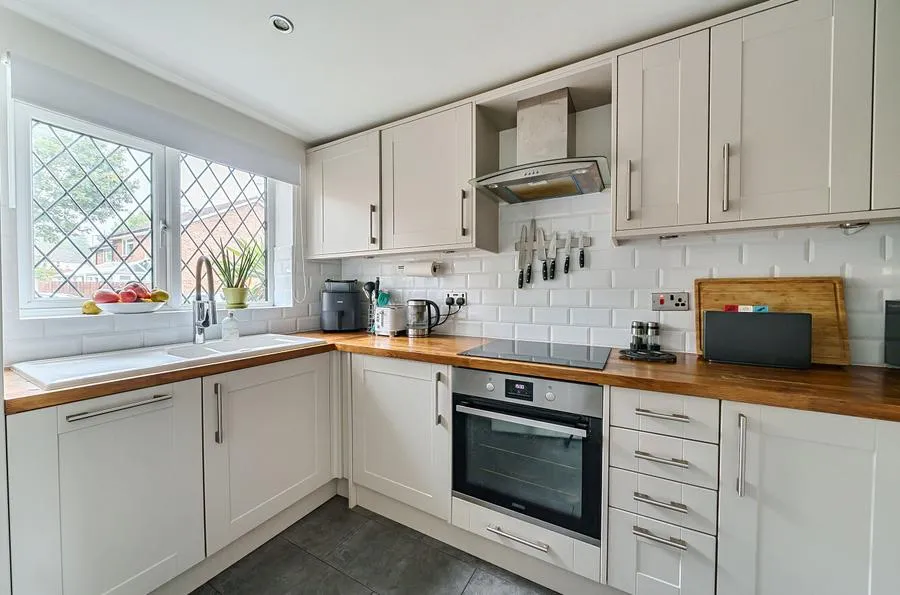 Statham Court, Bracknell, RG42, photo 2