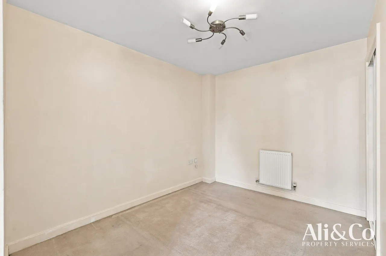 Griffiths Road, Purfleet-on-Thames, Essex, RM19 1AR, photo 8