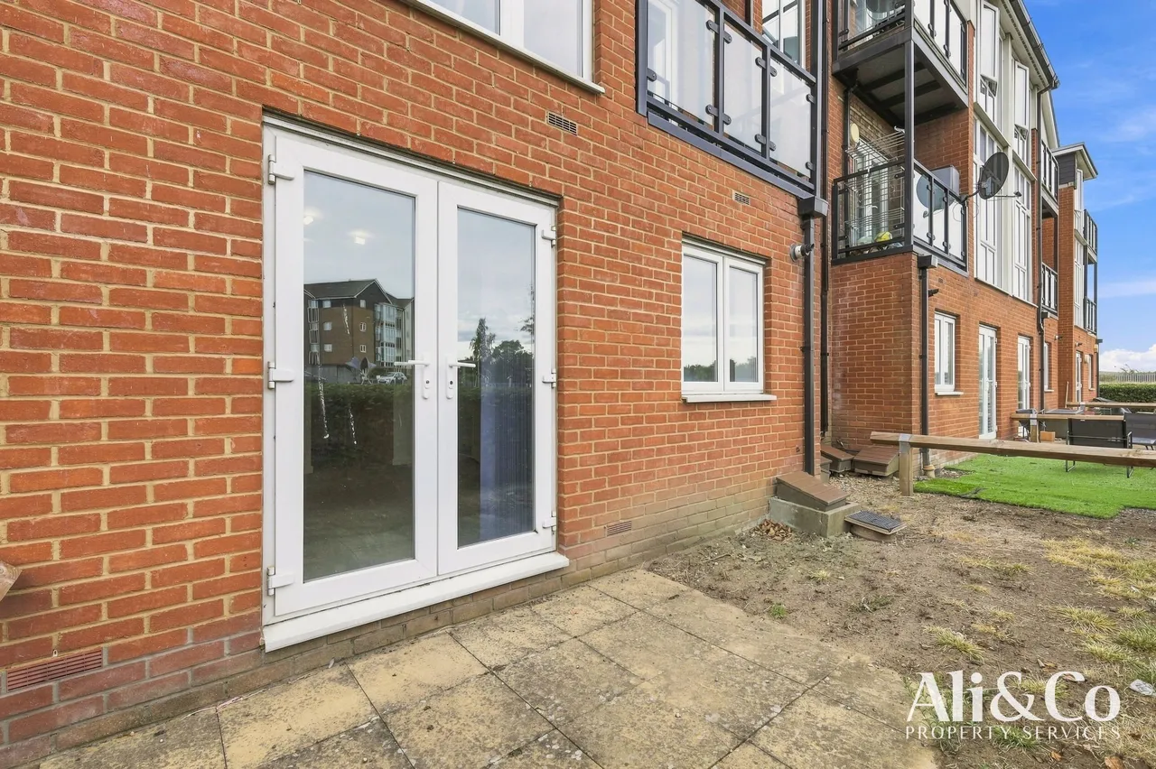 Griffiths Road, Purfleet-on-Thames, Essex, RM19 1AR, photo 12