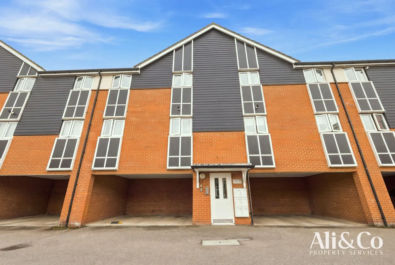 Griffiths Road, Purfleet-on-Thames, Essex, RM19 1AR, photo 16