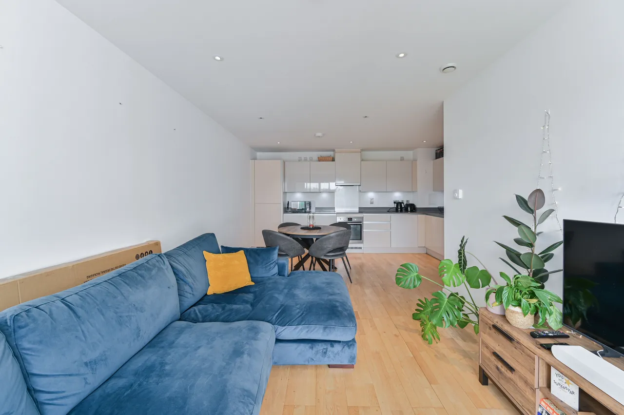 76 Derry Court, 386 Streatham High Road, London, photo 9