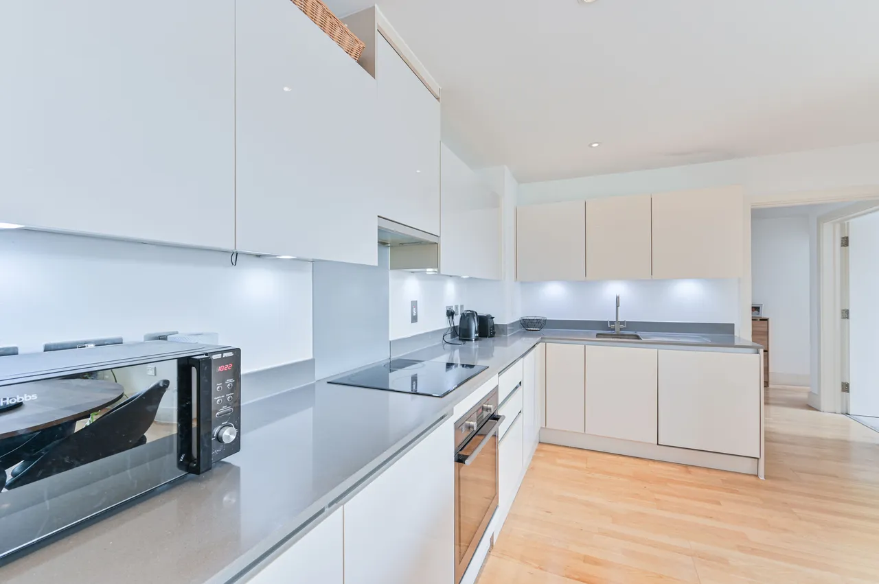 76 Derry Court, 386 Streatham High Road, London, photo 12