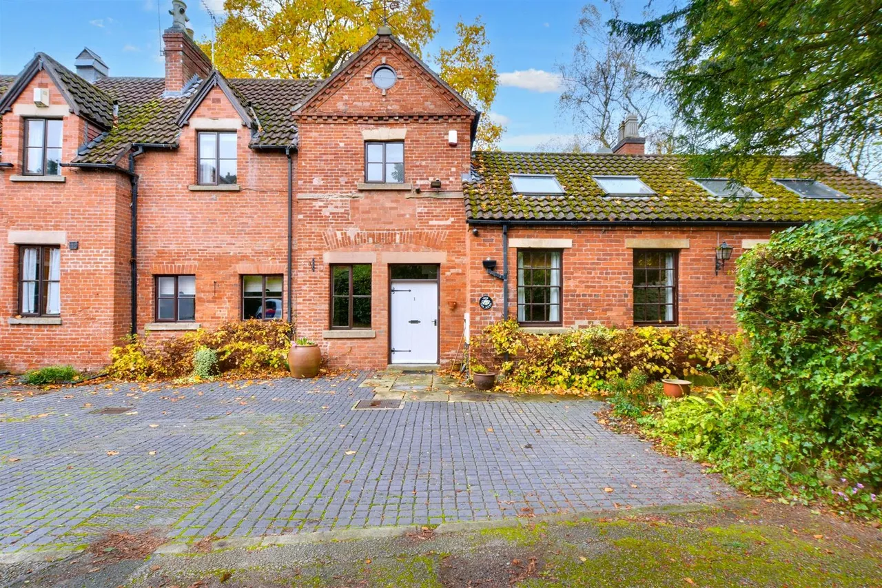 3 bed house for sale, The Mews, Stanton by Dale, DE7