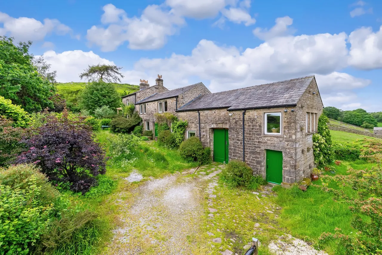 3 bed house for sale, Hensley Hill House, The Farmhouse Known As Hensley Hill, BD24