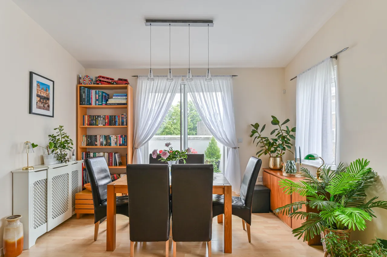 Flat 6, 35 Poynders Road, London, photo 5