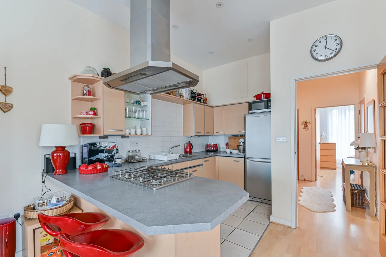 Flat 6, 35 Poynders Road, London, photo 10