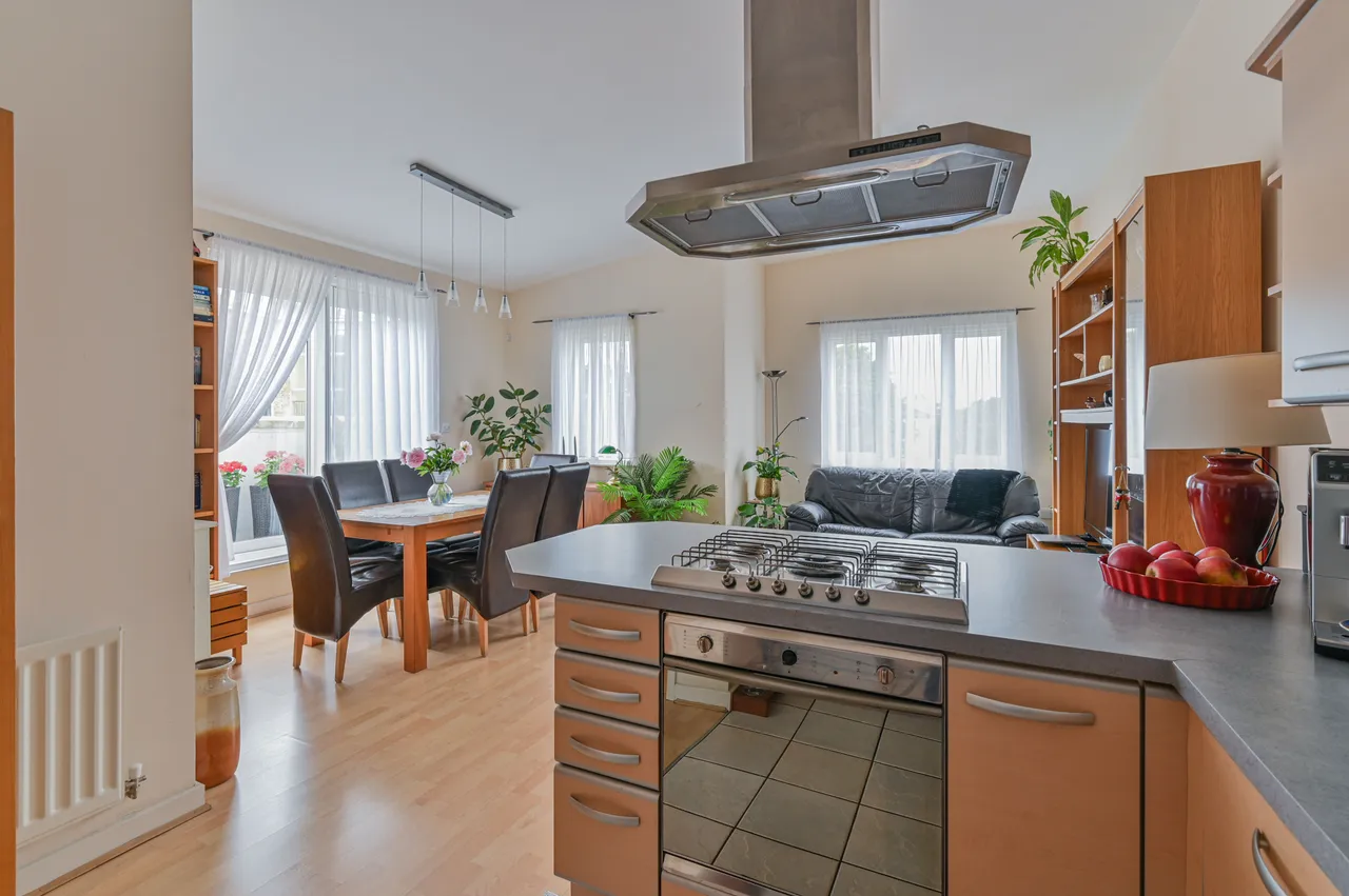Flat 6, 35 Poynders Road, London, photo 8