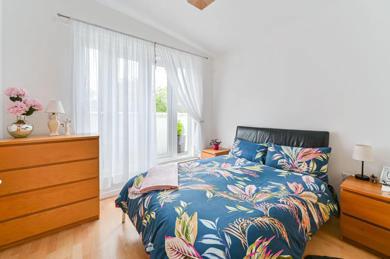 Flat 6, 35 Poynders Road, London, photo 11