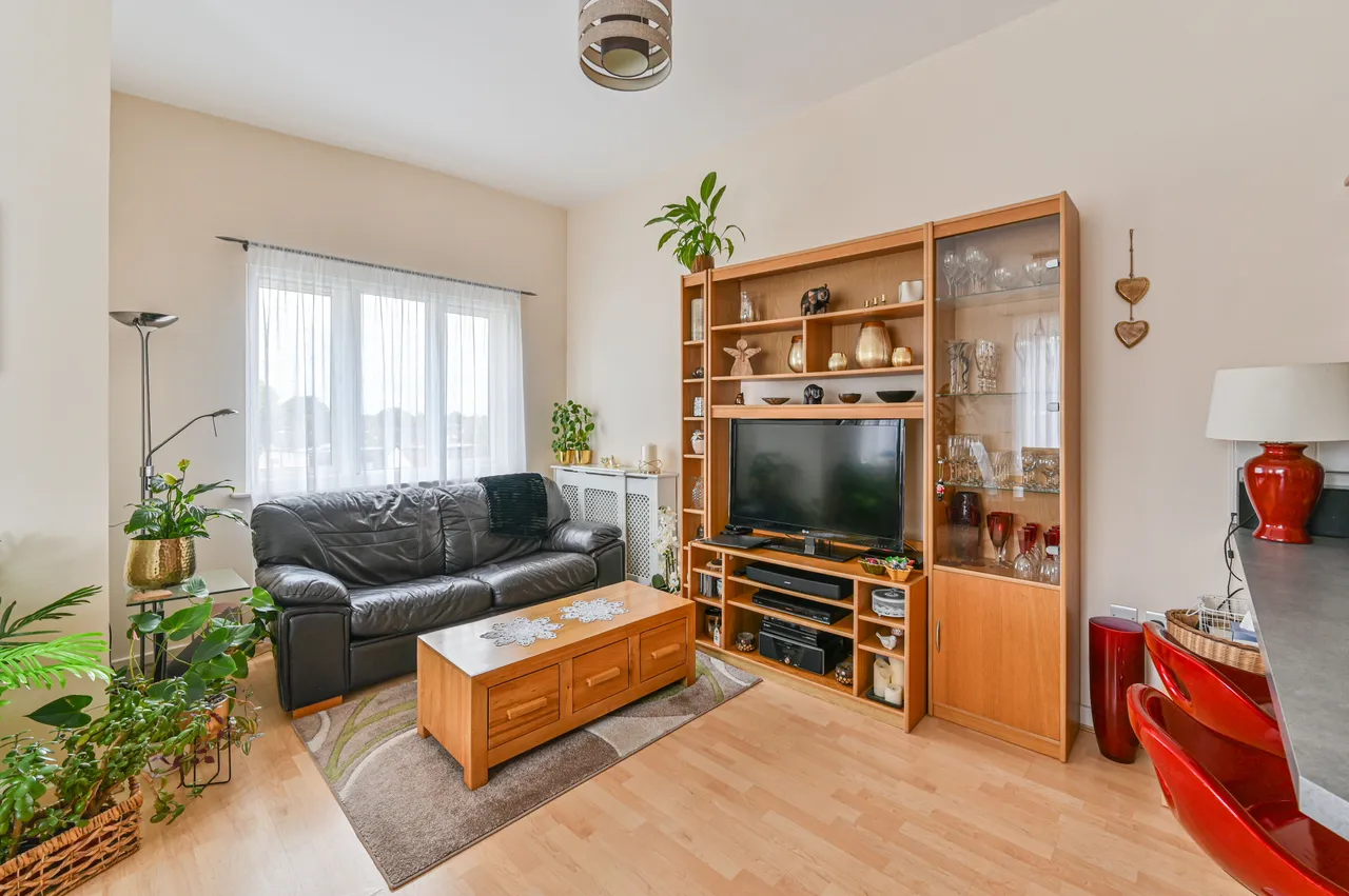 Flat 6, 35 Poynders Road, London, photo 4