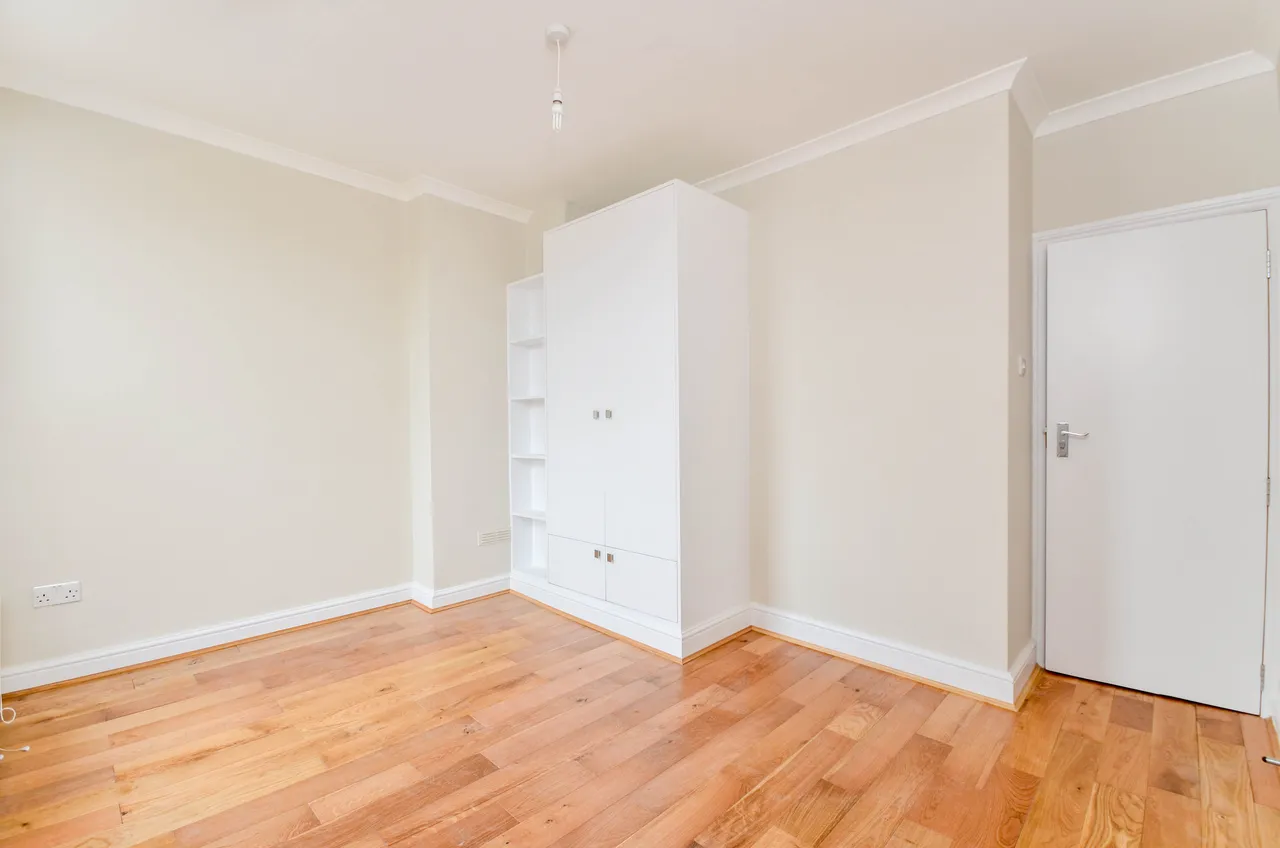 Flat 9, 35-37 Electric Avenue, London, photo 6