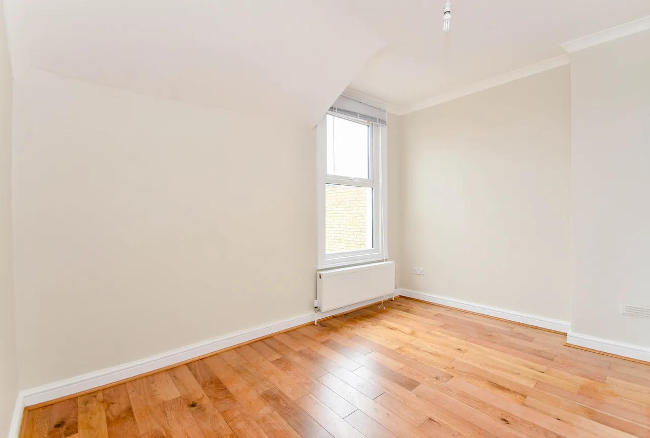 Flat 9, 35-37 Electric Avenue, London, photo 5