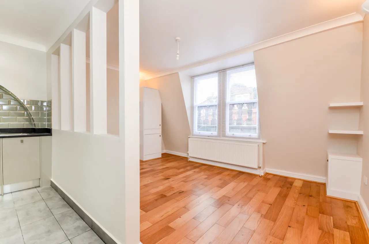 Flat 9, 35-37 Electric Avenue, London, photo 4