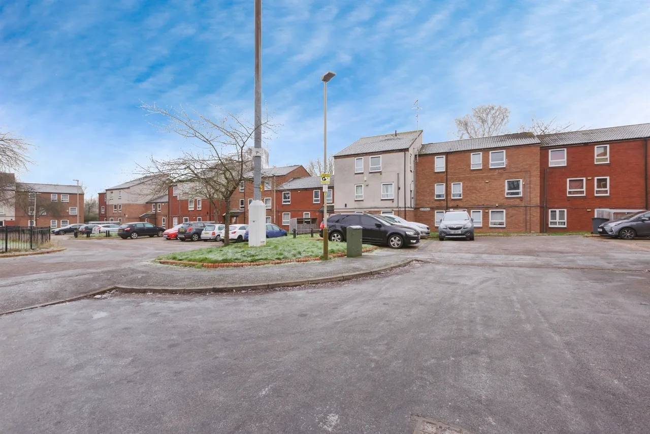 2 bed flat to rent — Neston Gardens, Leicester, LE2