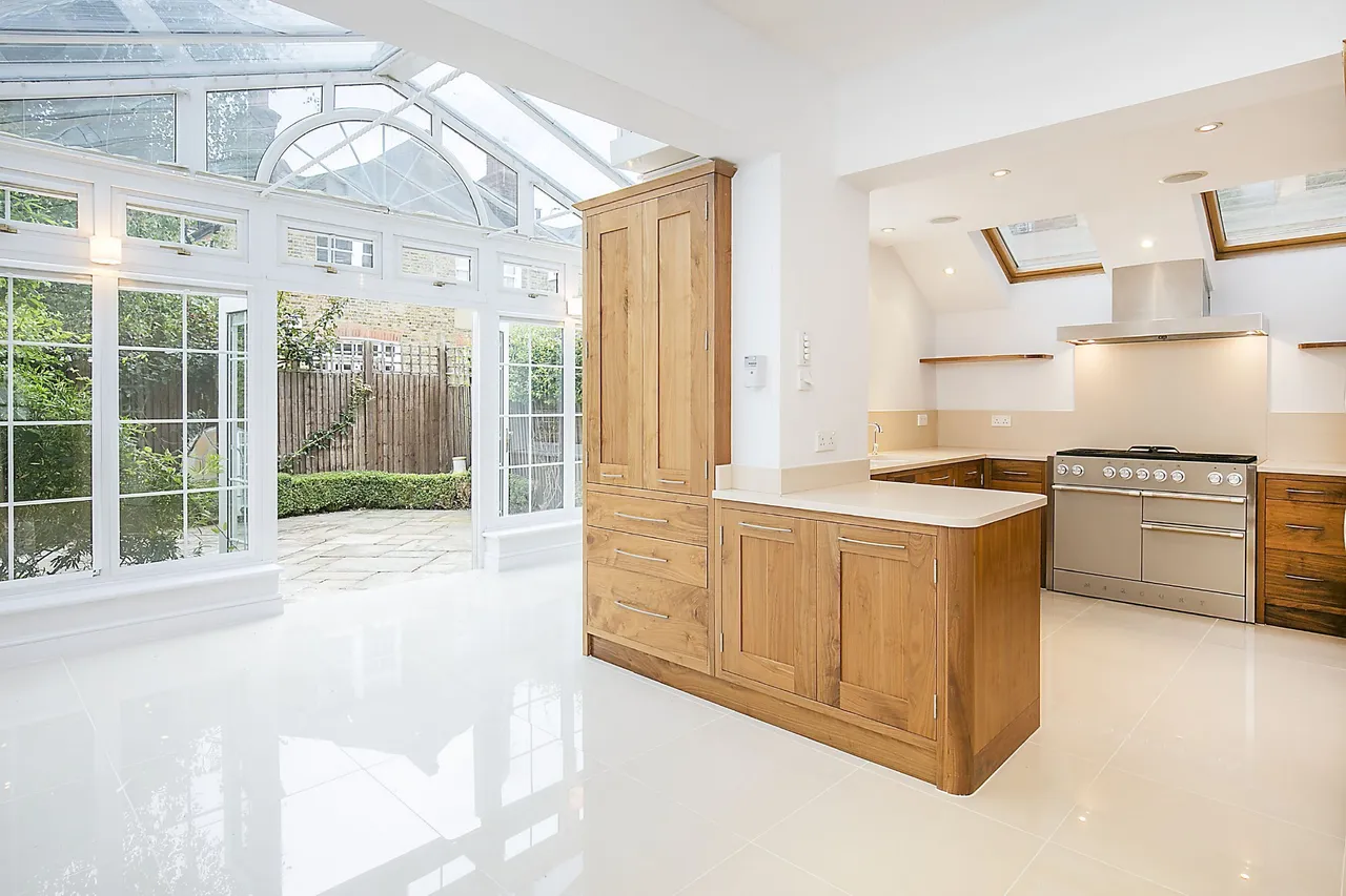 4 bed house to rent, Muncaster Road, London, SW11