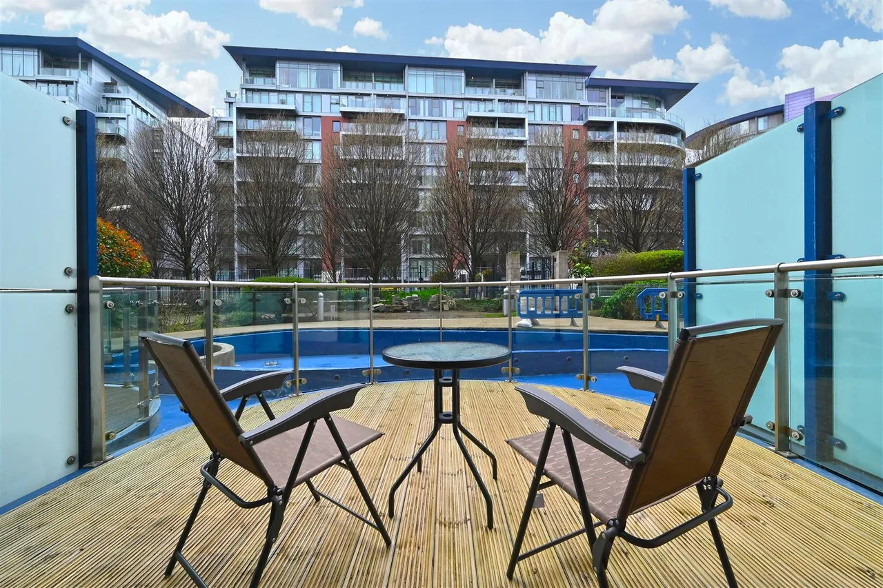 Queenstown Road, SW11, photo 2