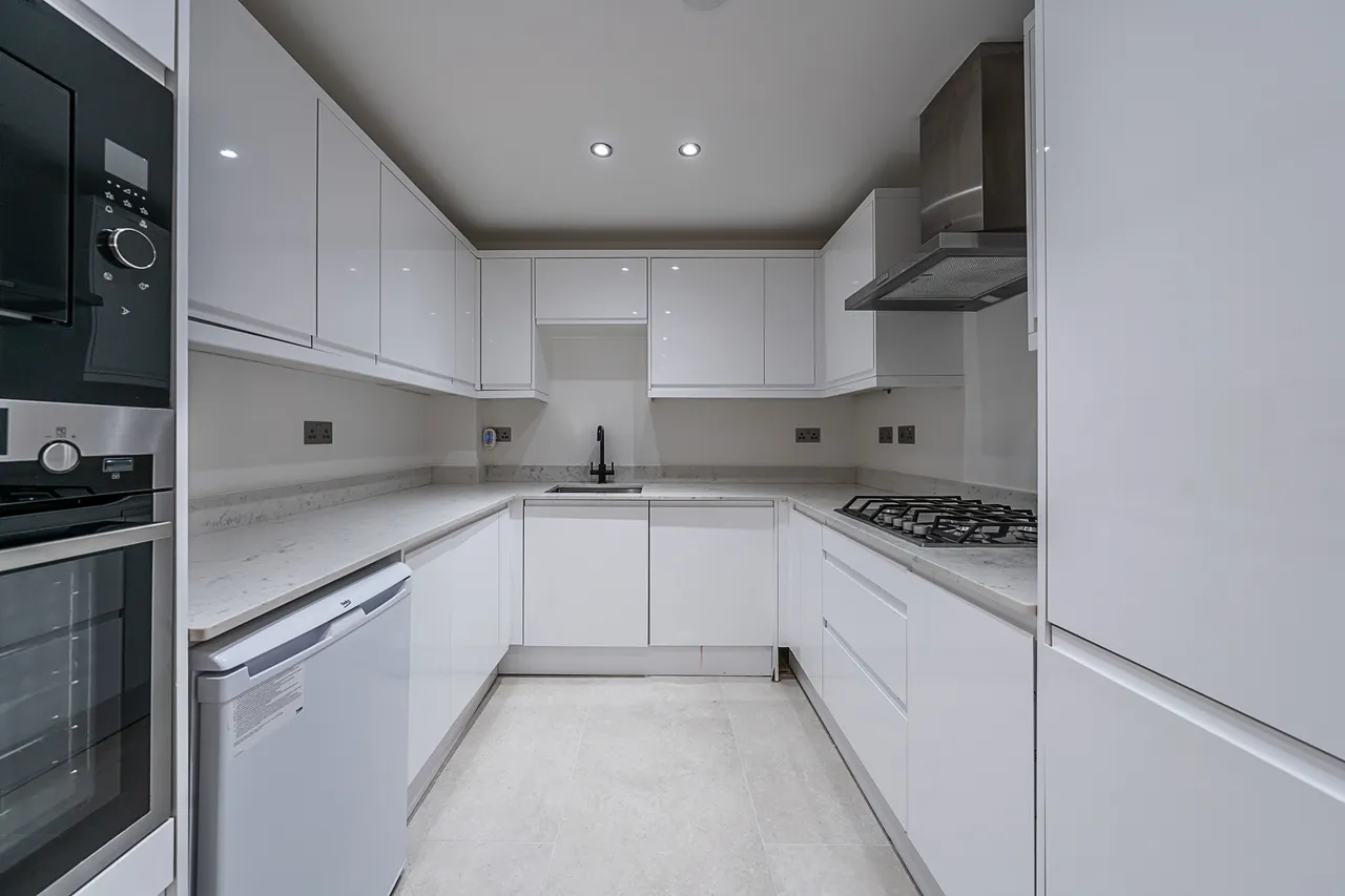 Iveley Road, London, SW4, photo 5