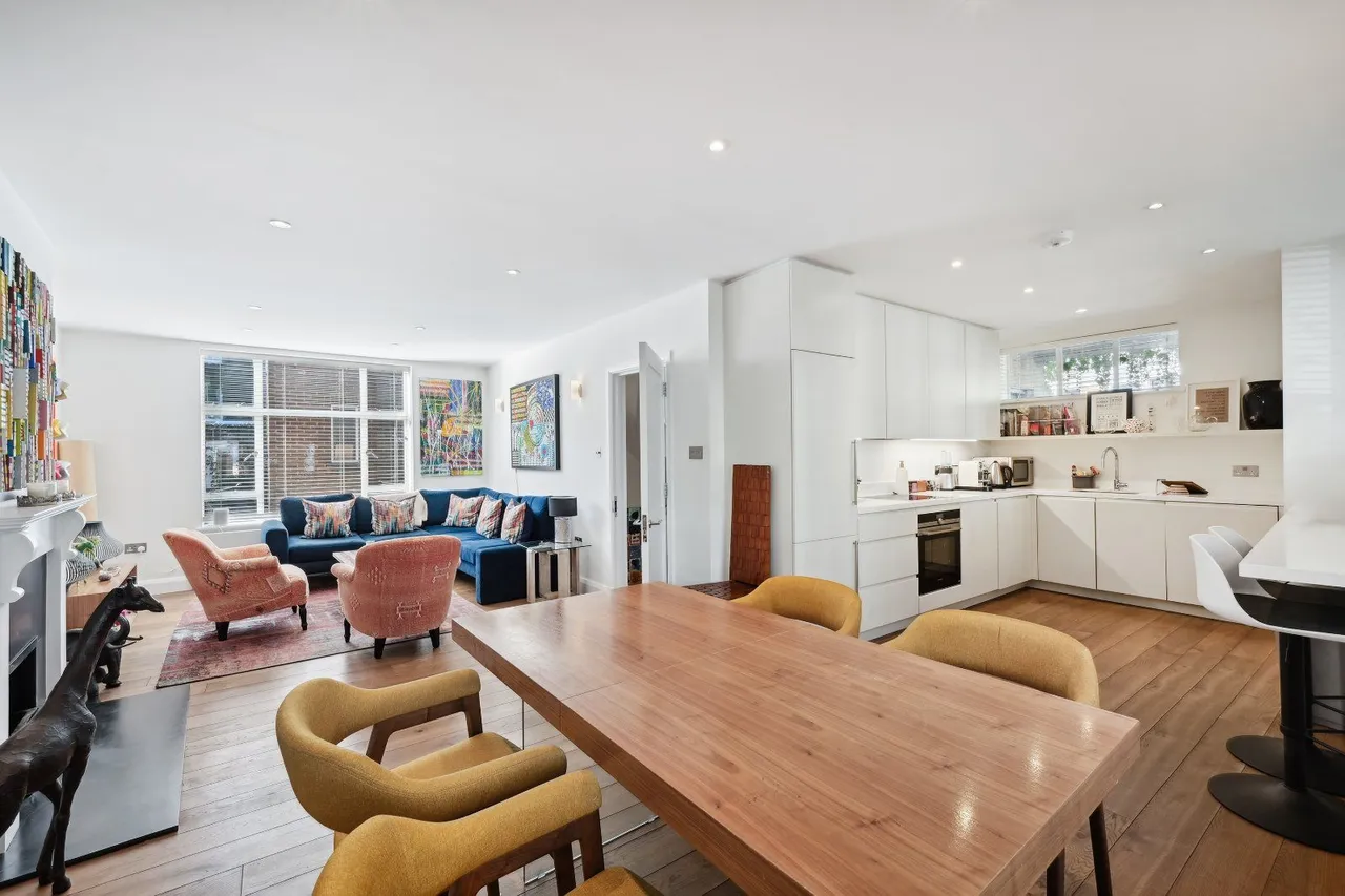 4 bed property for sale — Redcliffe Road, Chelsea, London, SW10 9NJ