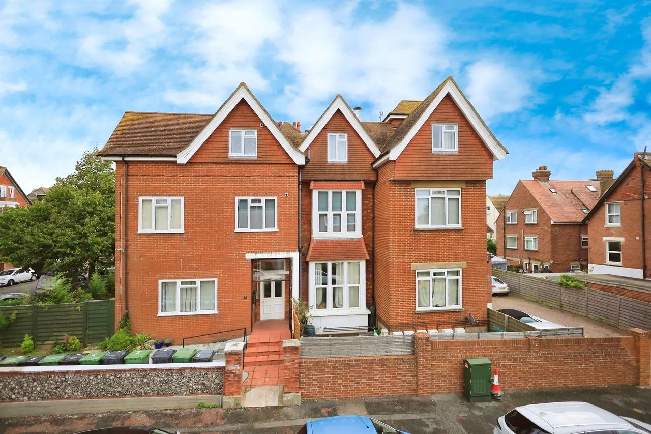 2 bed flat for sale — Eversfield Road, Eastbourne