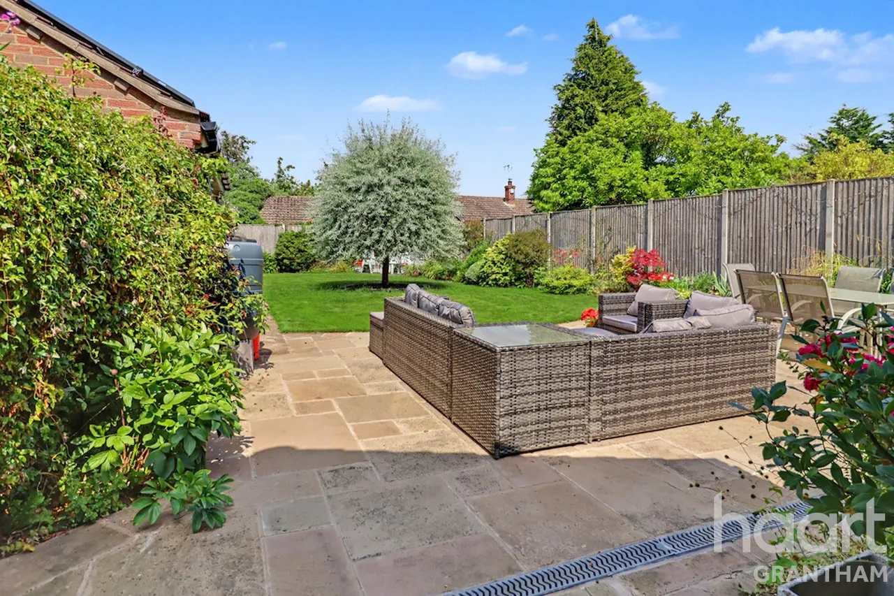Main Street, Grantham, NG32, photo 26