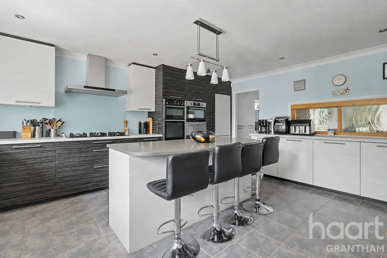 Main Street, Grantham, NG32, photo 14
