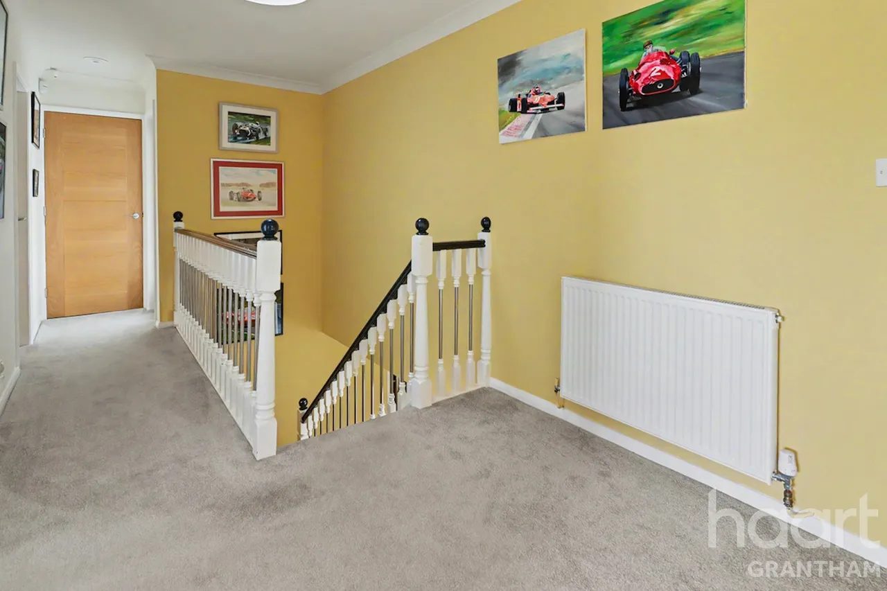 Main Street, Grantham, NG32, photo 17