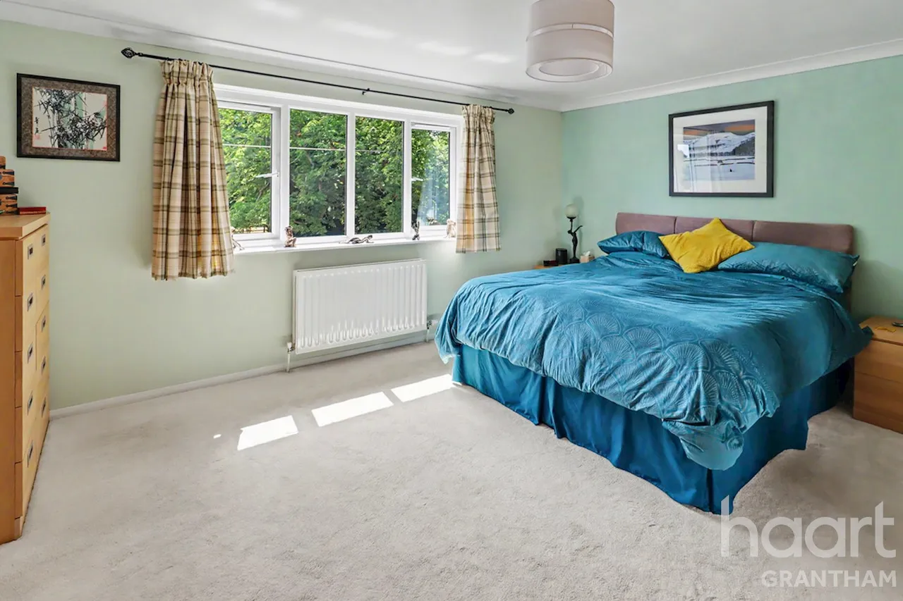 Main Street, Grantham, NG32, photo 18