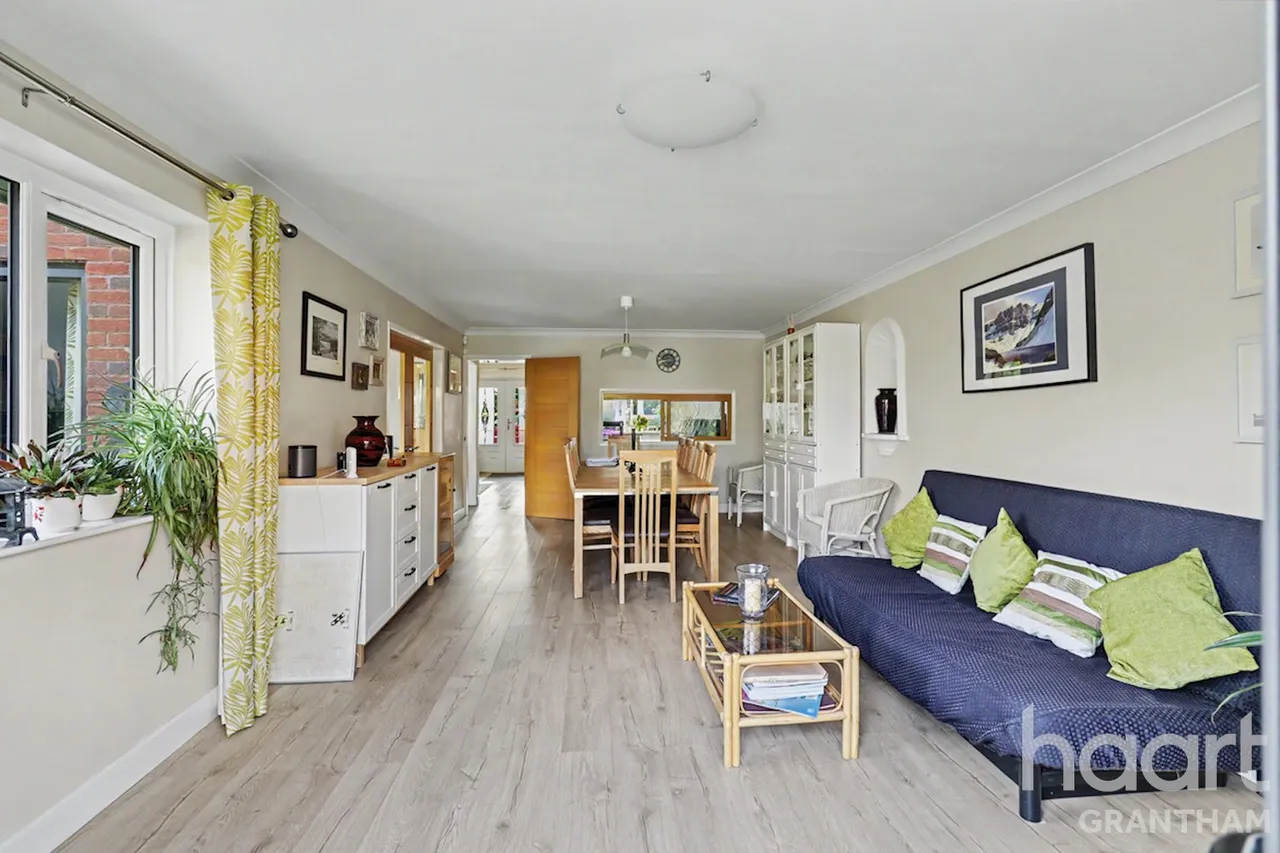 Main Street, Grantham, NG32, photo 10