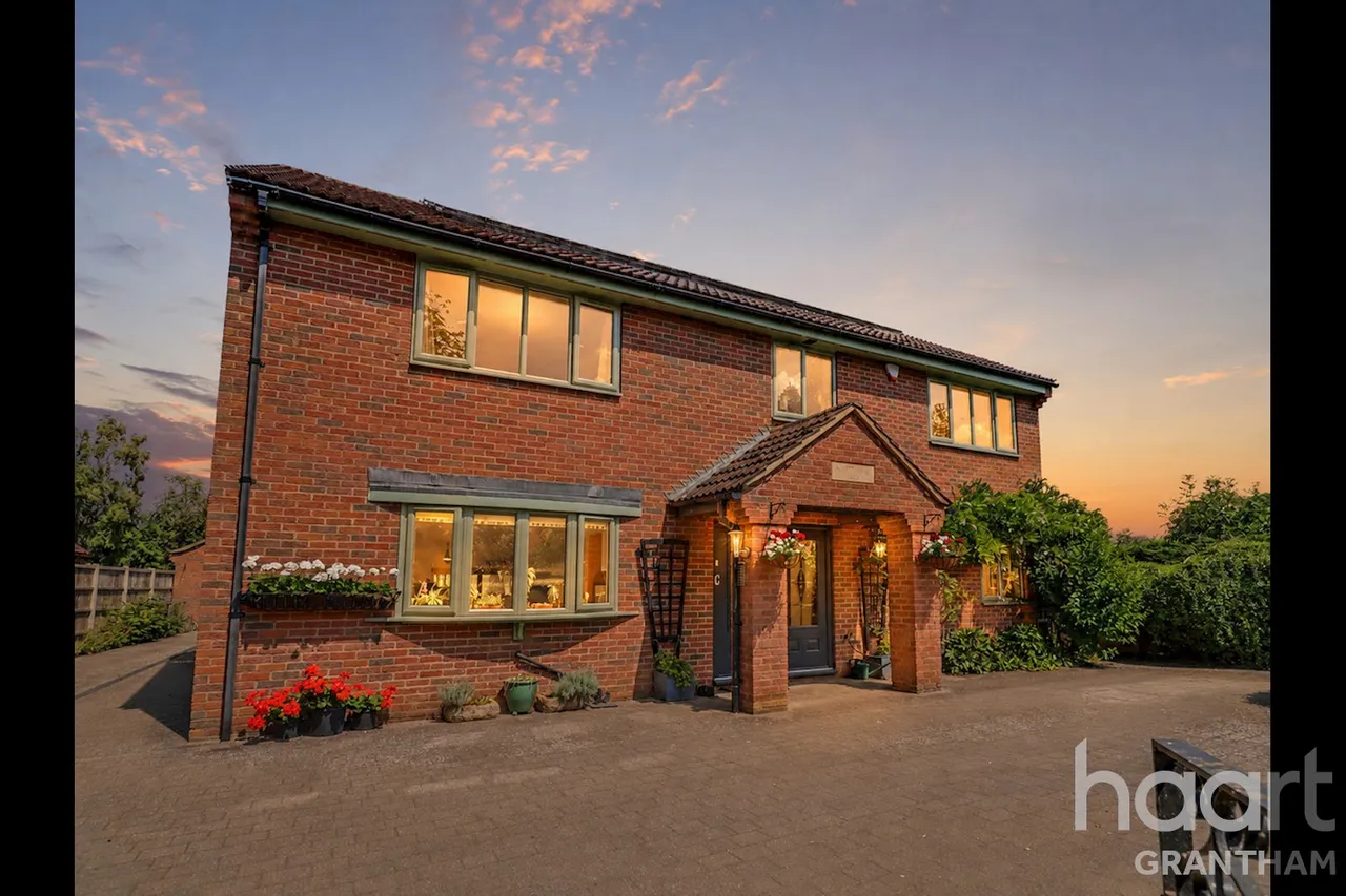 5 bed house for sale, Main Street, Grantham, NG32