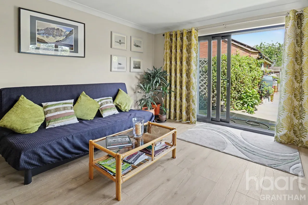 Main Street, Grantham, NG32, photo 11