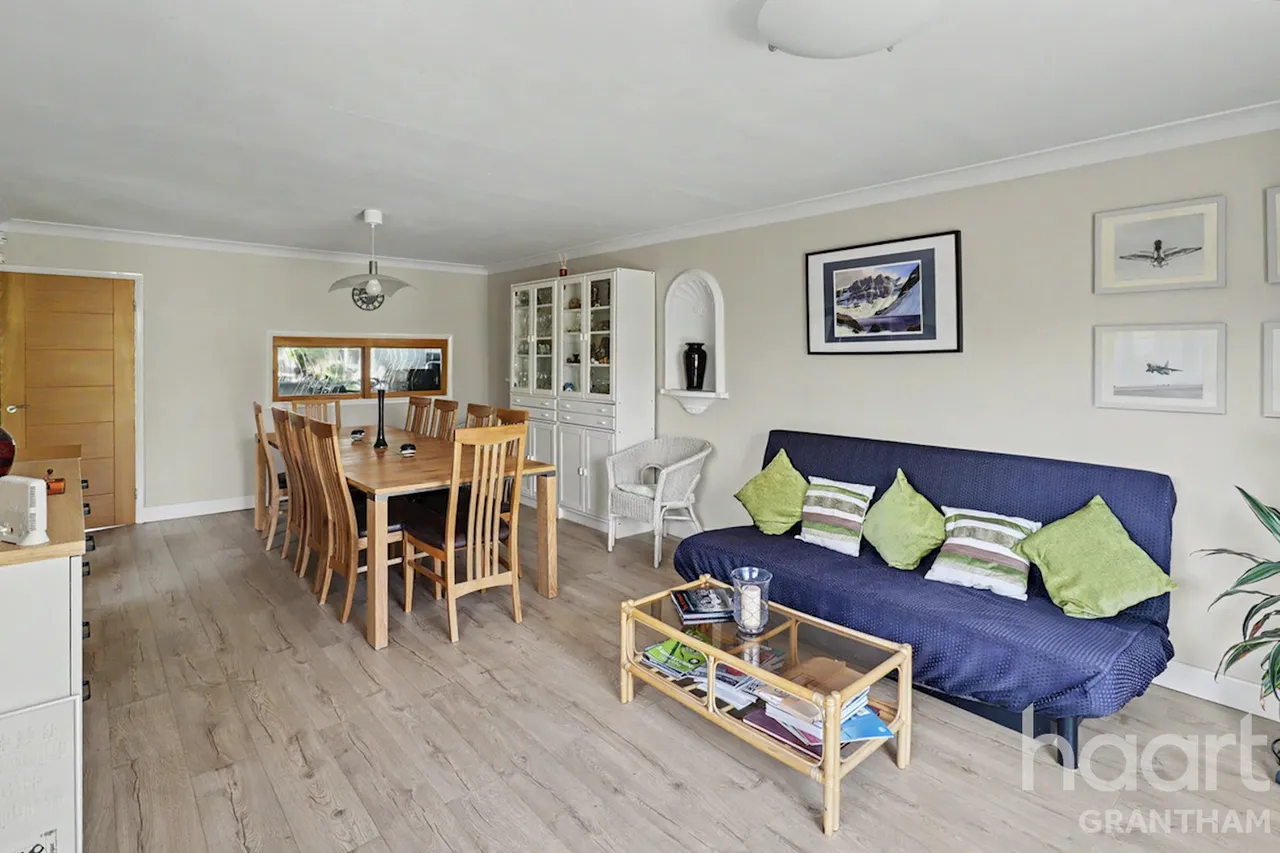 Main Street, Grantham, NG32, photo 9