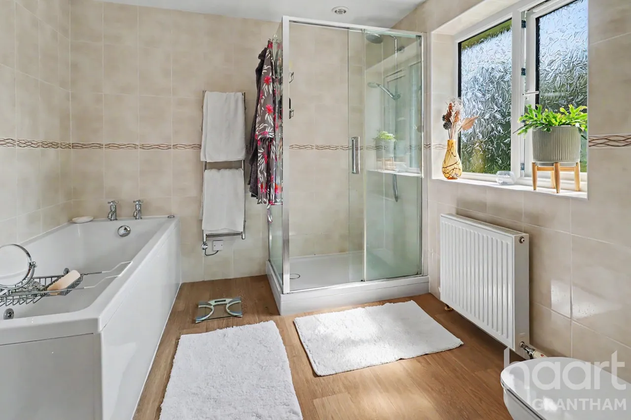 Main Street, Grantham, NG32, photo 20