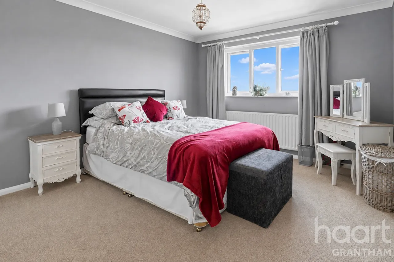 Main Street, Grantham, NG32, photo 22