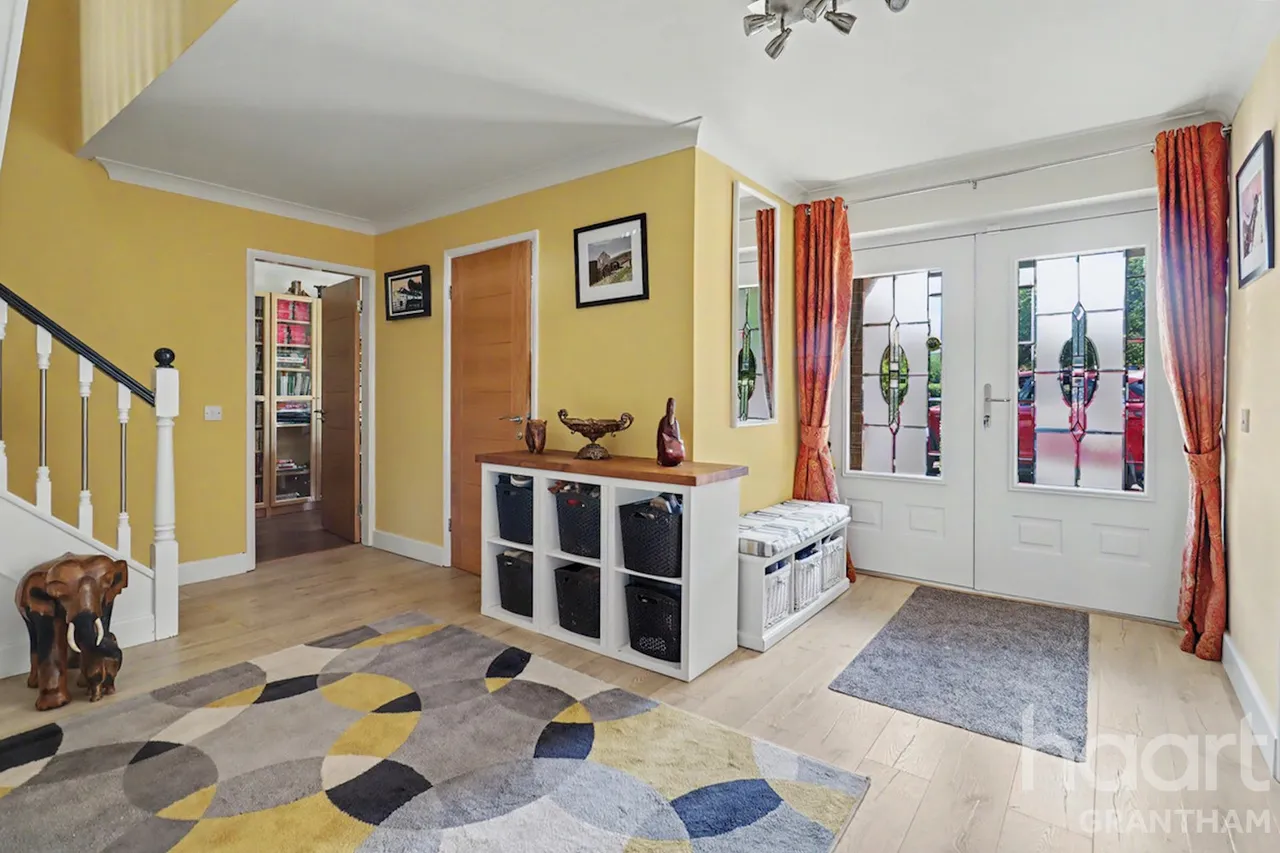 Main Street, Grantham, NG32, photo 6