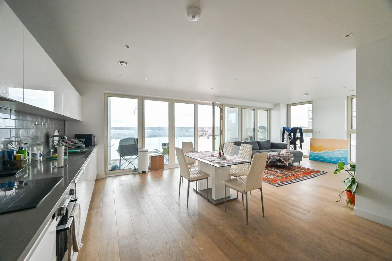 3 bed flat for sale, London, E16