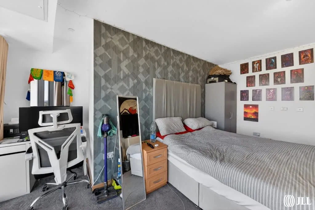 High Street, London, E15, photo 12