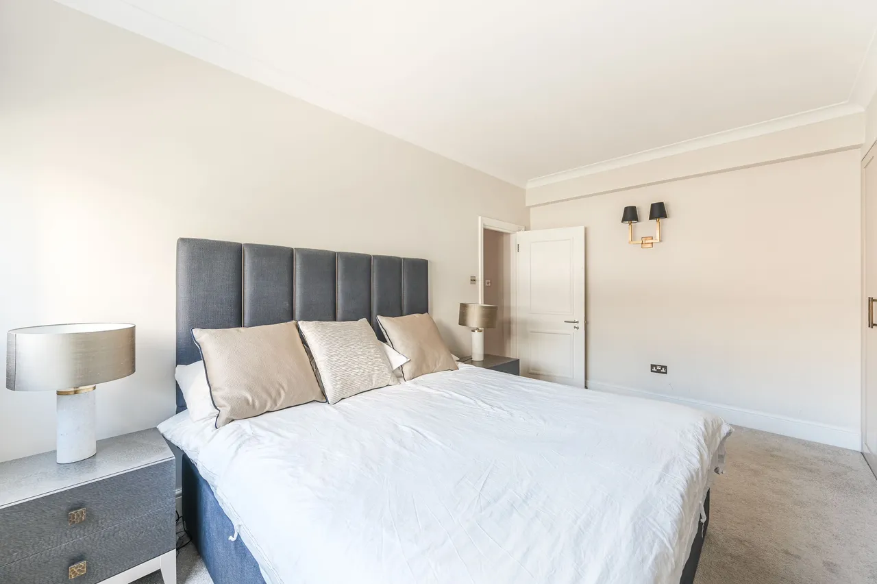 Flat 9, 1 Sloane Court East, London, photo 8