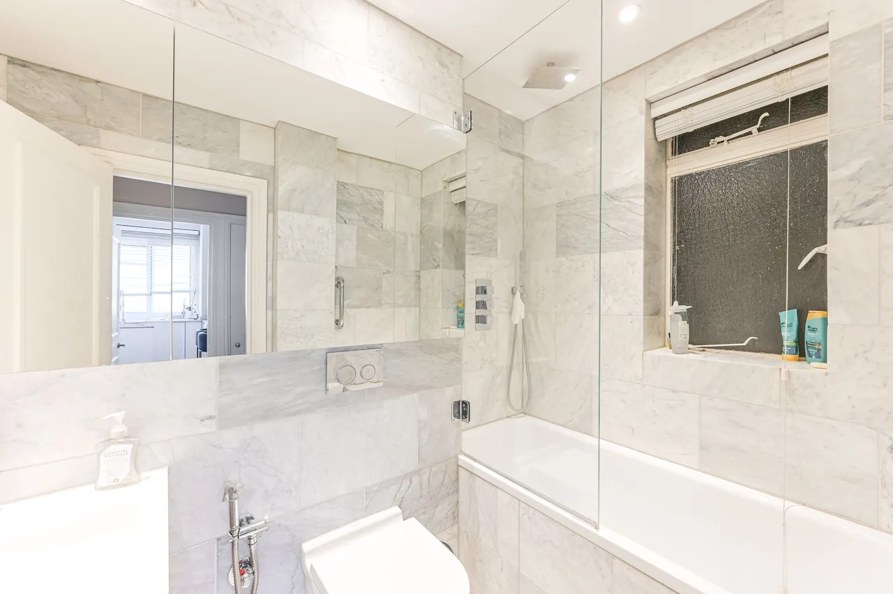 Flat 9, 1 Sloane Court East, London, photo 5