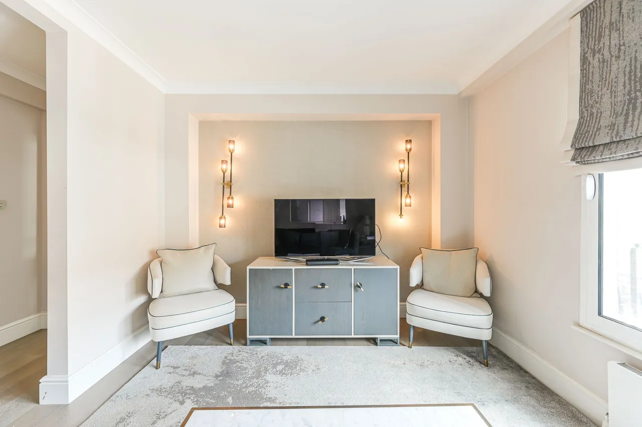 Flat 9, 1 Sloane Court East, London, photo 11