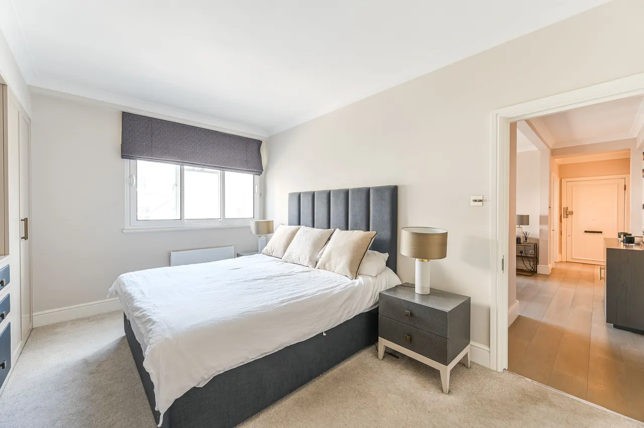 Flat 9, 1 Sloane Court East, London, photo 4